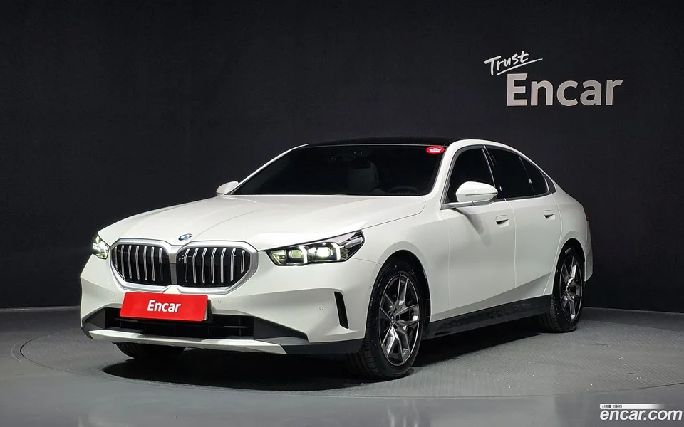 BMW 5 Series 520i 2025 — фото 1, купить с доставкой в Москву