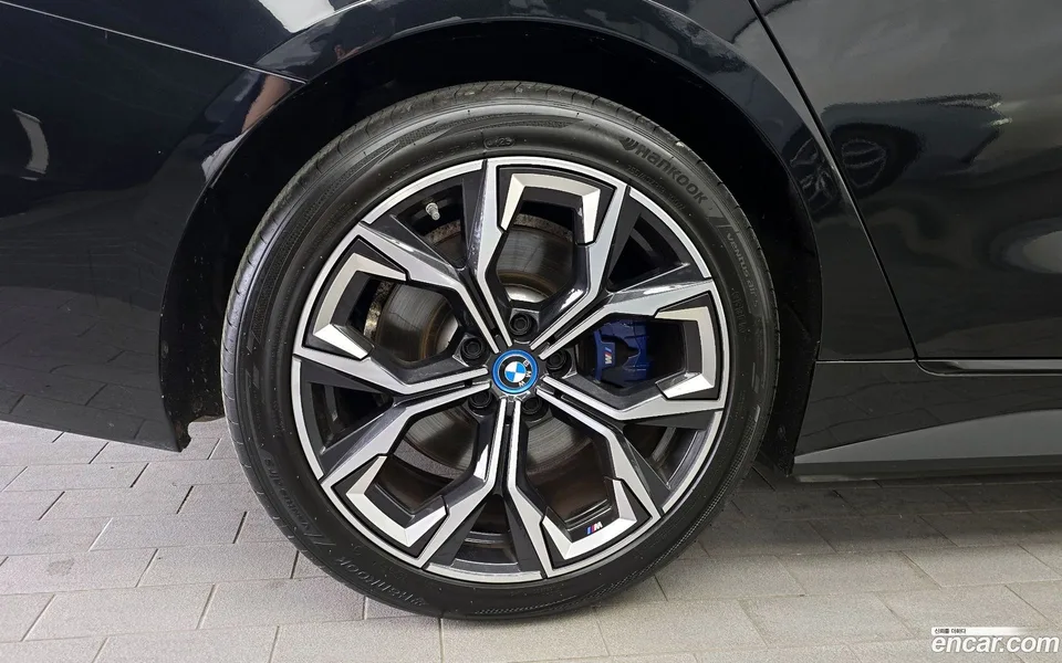 BMW i4 eDrive40 M 2023 — миниатюра 2