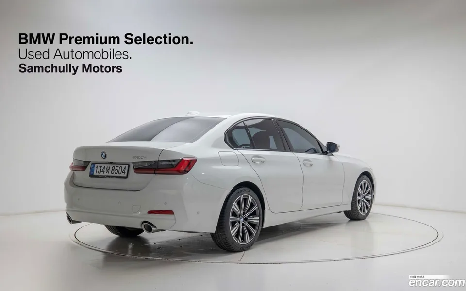 BMW 3 Series 320i 2025 — thumbnail 4