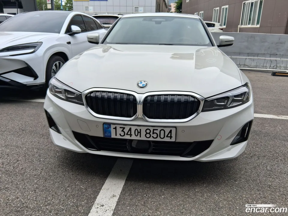 BMW 3 Series 320i 2025 — photo 1, buy with delivery to Moscow