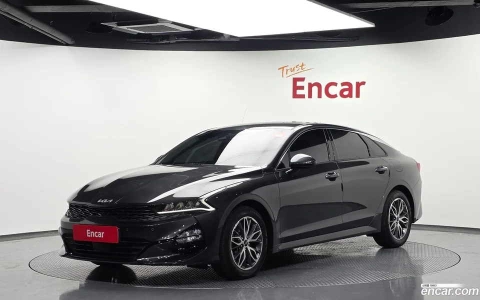 Kia K5 2.0 2023 — photo 1, buy with delivery to Moscow