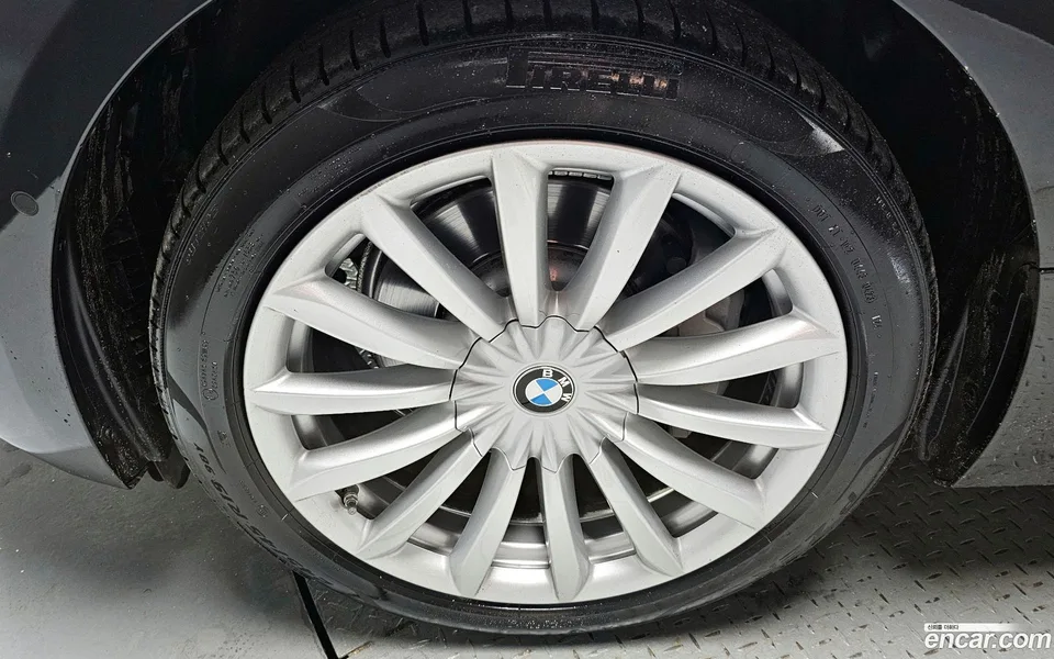 BMW 6 Series GT 630i xDrive 2023 — thumbnail 2