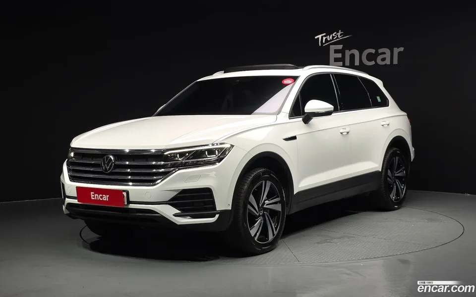 Volkswagen Touareg 3.0 TDI 2022 — photo 1, buy with delivery to Moscow