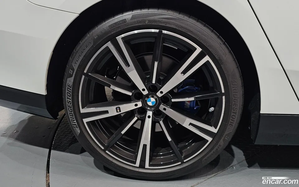 BMW 5 Series 530i xDrive M 2025 — thumbnail 2