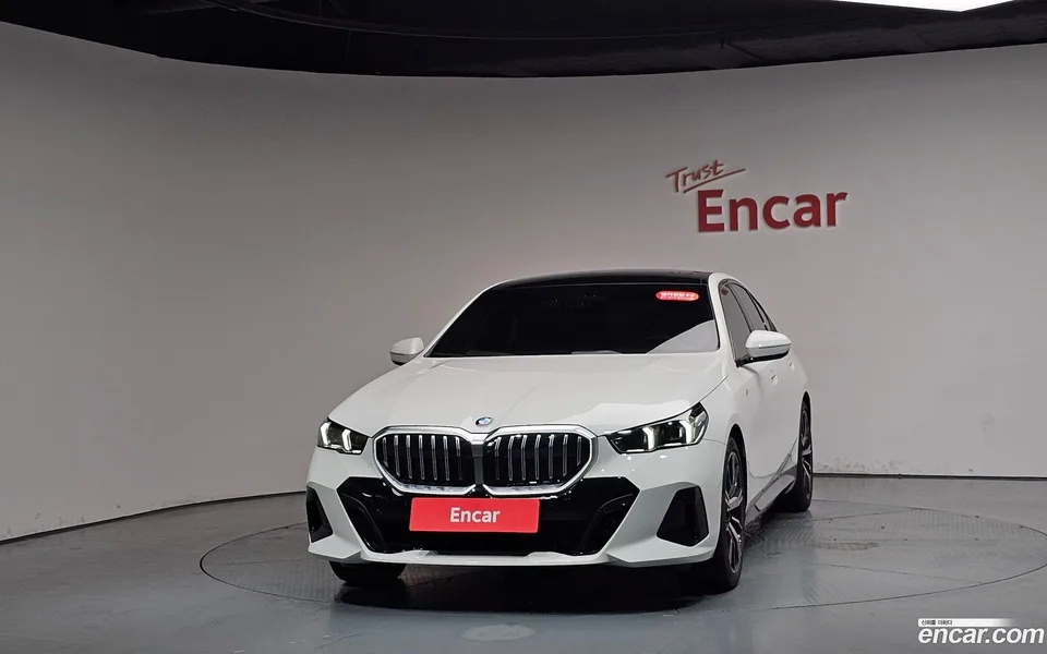 BMW 5 Series 530i xDrive M 2025 — thumbnail 3