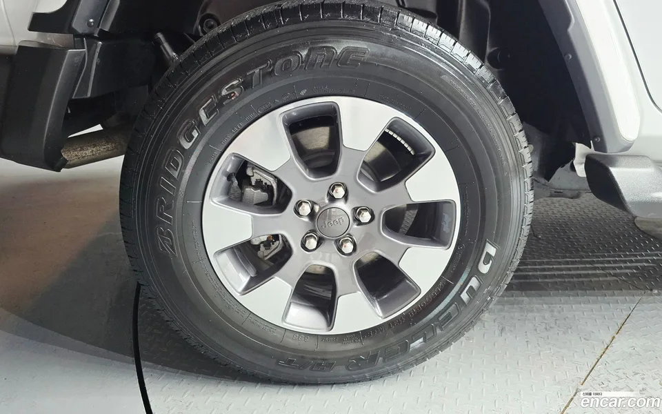 Jeep Wrangler 2.0 4 2023 — миниатюра 2