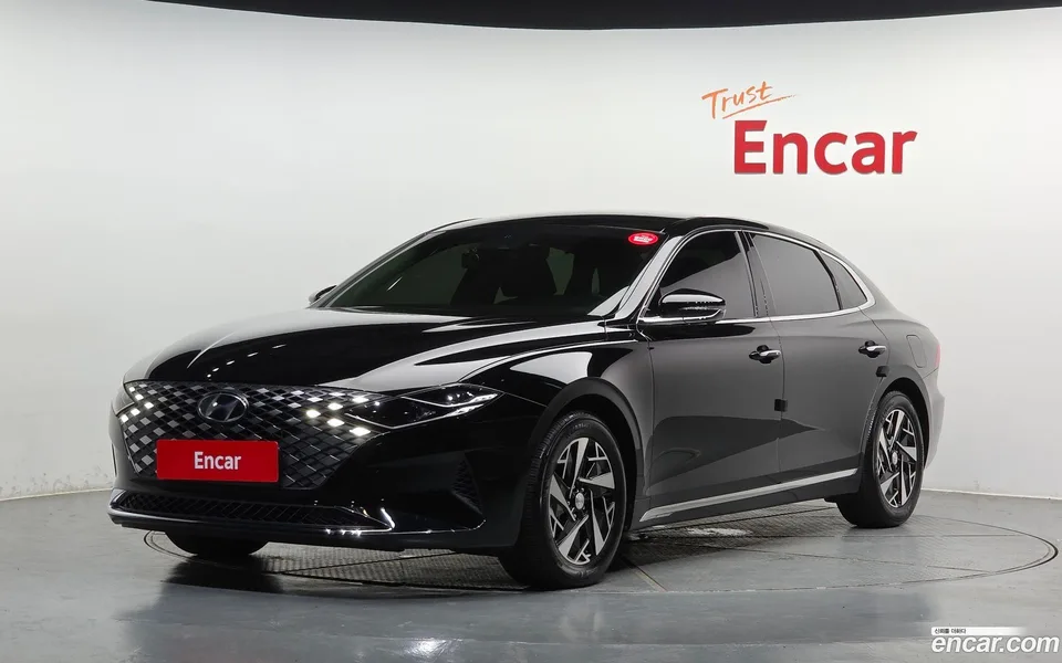 Hyundai Grandeur IG Hybrid 2022 — photo 1, buy with delivery to Moscow