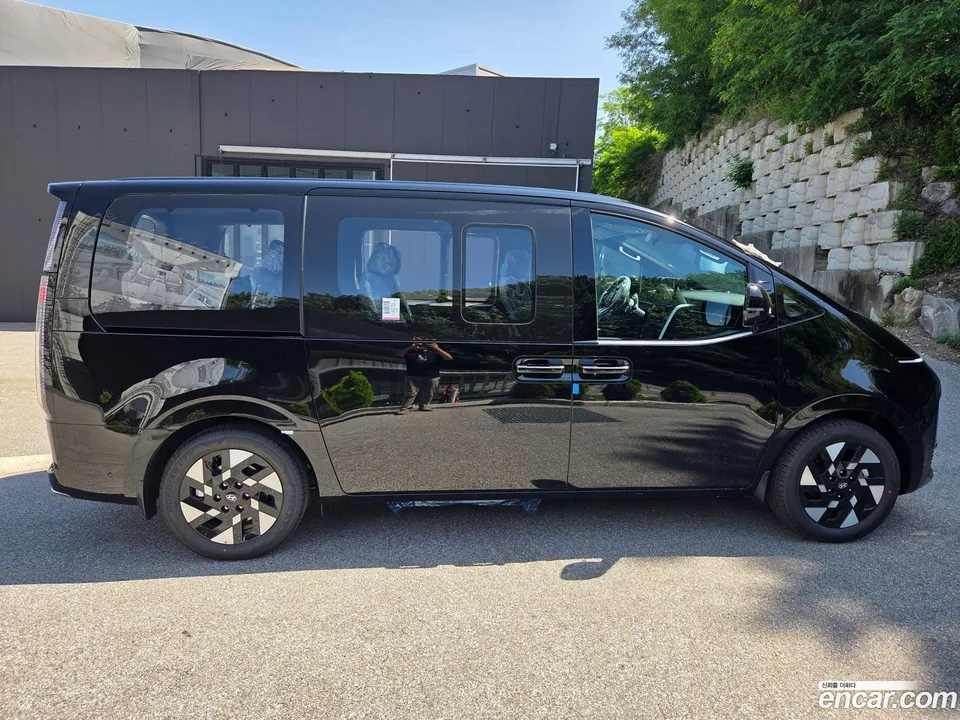 Hyundai Staria HEV 1.6 9 2026 — thumbnail 3
