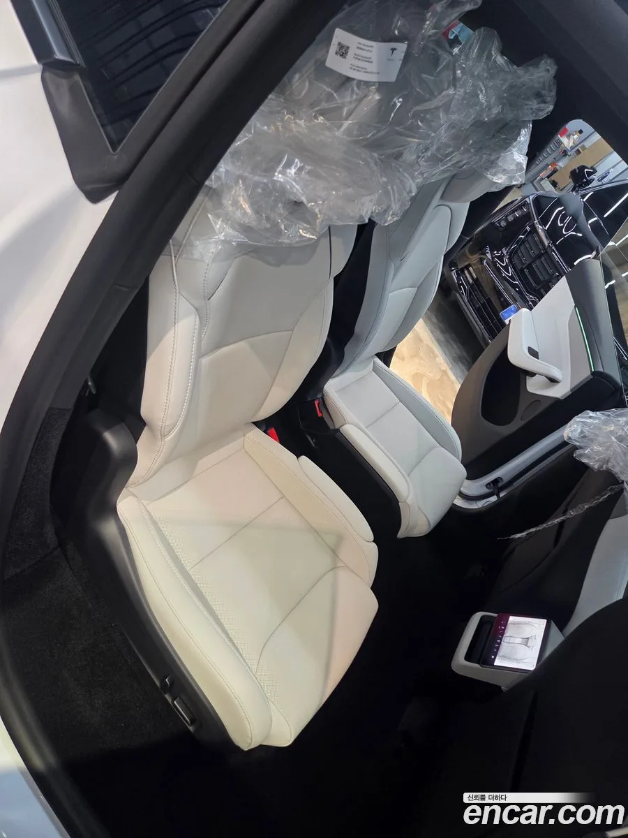 Tesla Model Y L AWD 2026 — миниатюра 2