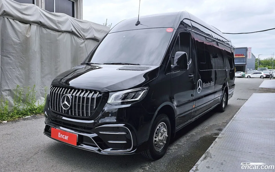 Mercedes-Benz Sprinter 3.0 2023 — photo 1, buy with delivery to Moscow