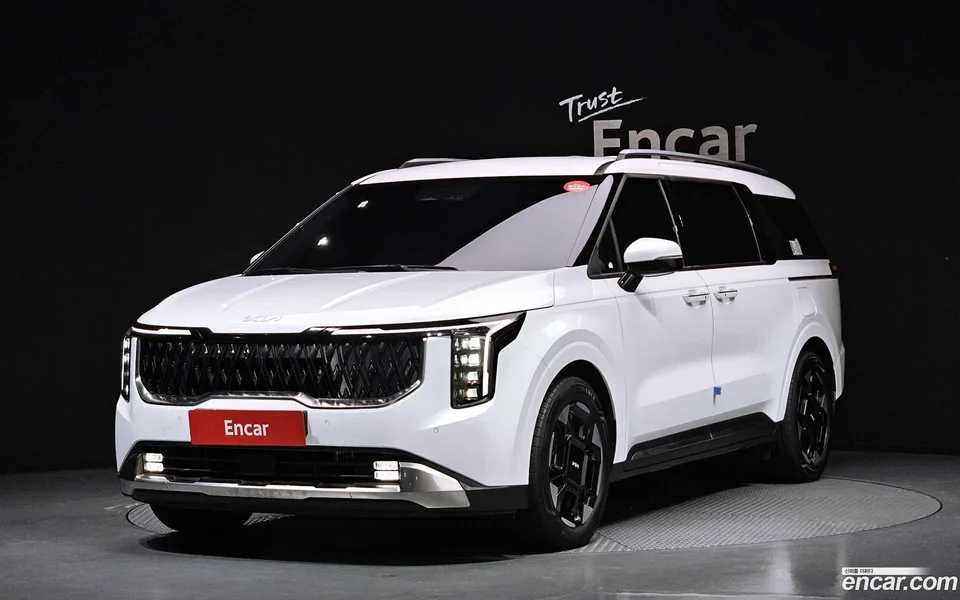 Kia Carnival 7 2024 — photo 1, buy with delivery to Moscow