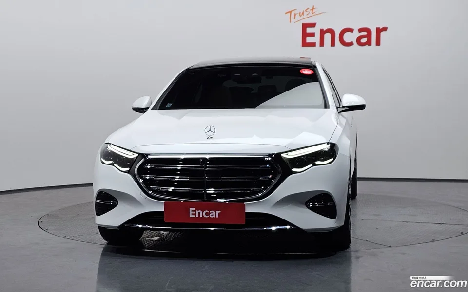 Mercedes-Benz E-Class E300 4MATIC 2024 — thumbnail 3