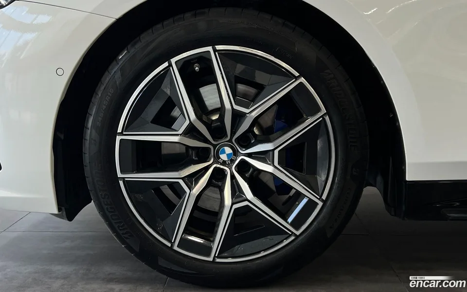BMW 5 Series 520i M 2024 — thumbnail 5