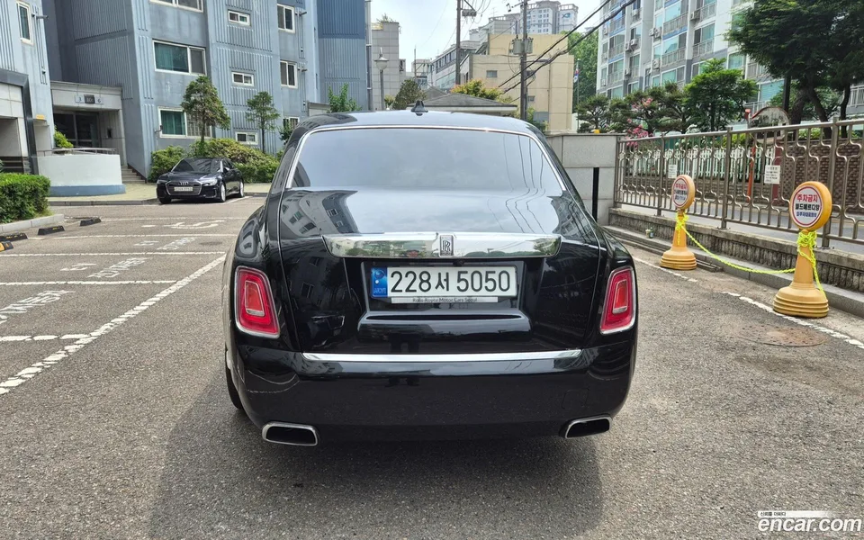 Rolls-Royce Phantom 6.7 V12 2023 — thumbnail 4