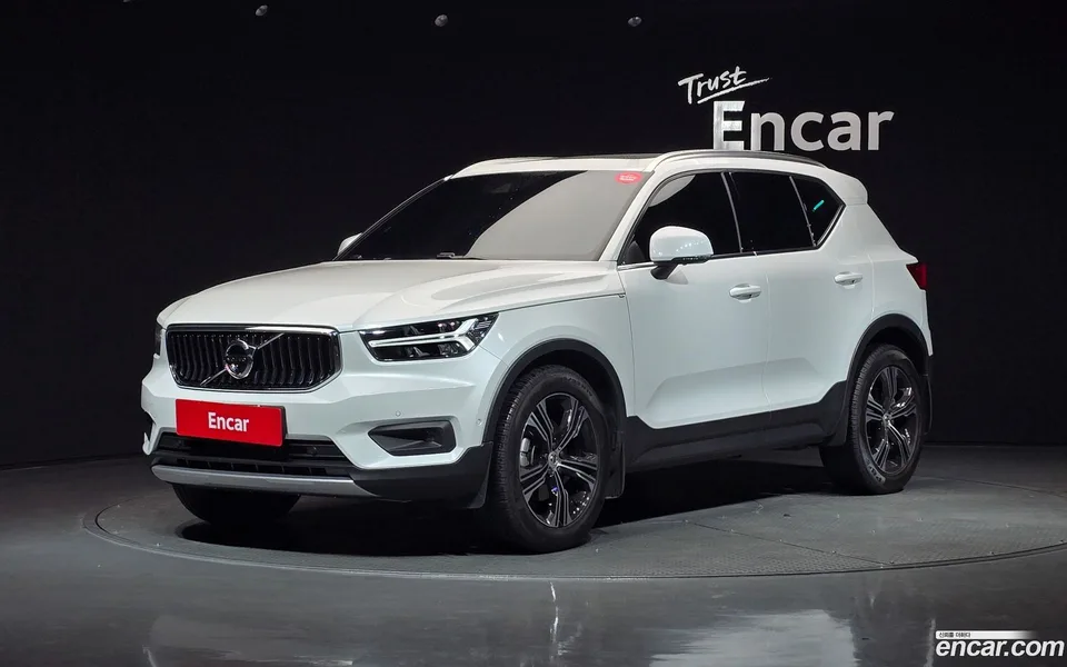 Volvo XC40 B4 2022 — photo 1, buy with delivery to Moscow