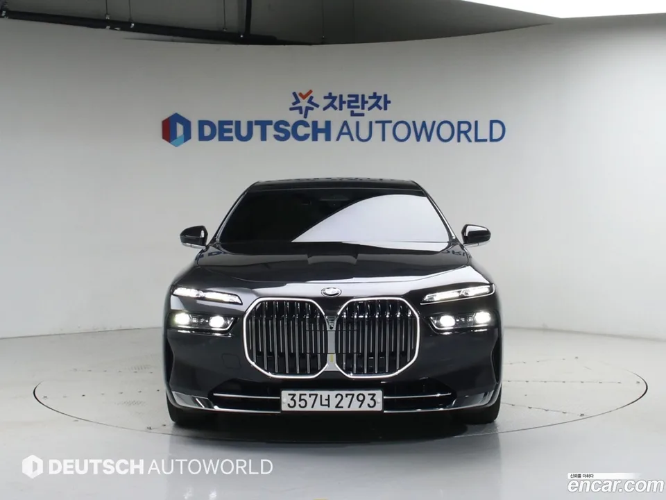 BMW 7 Series 740i sDrive 2023 — thumbnail 3