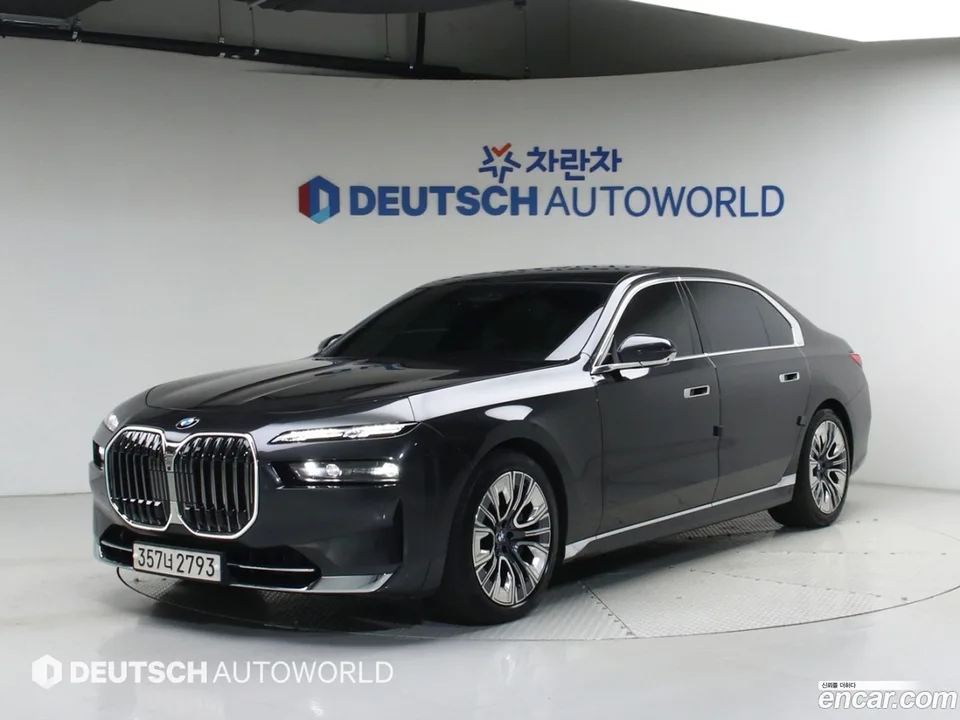 BMW 7 Series 740i sDrive 2023 — photo 1, buy with delivery to Moscow