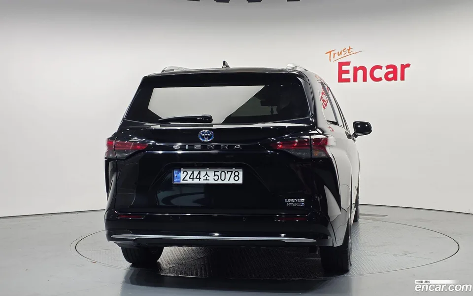 Toyota Sienna 2.5 2WD 2024 — миниатюра 4