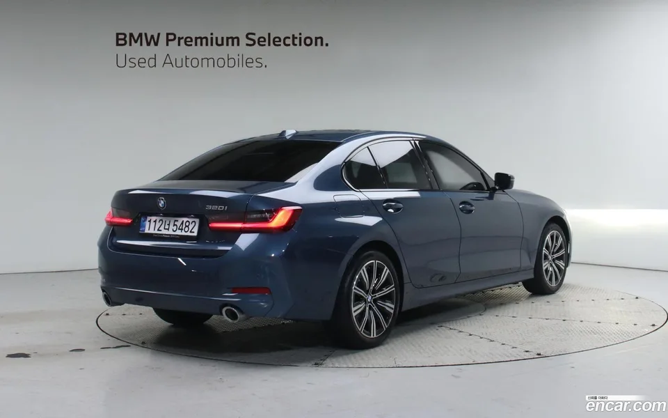 BMW 3 Series 320i 2025 — thumbnail 4