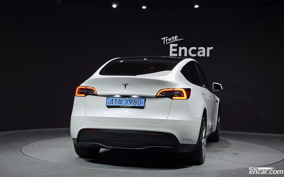 Tesla Model Y RWD 2023 — миниатюра 4