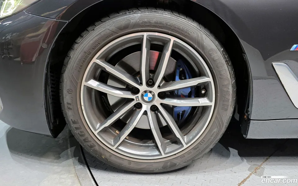 BMW 5 Series 520i M 2022 — thumbnail 2