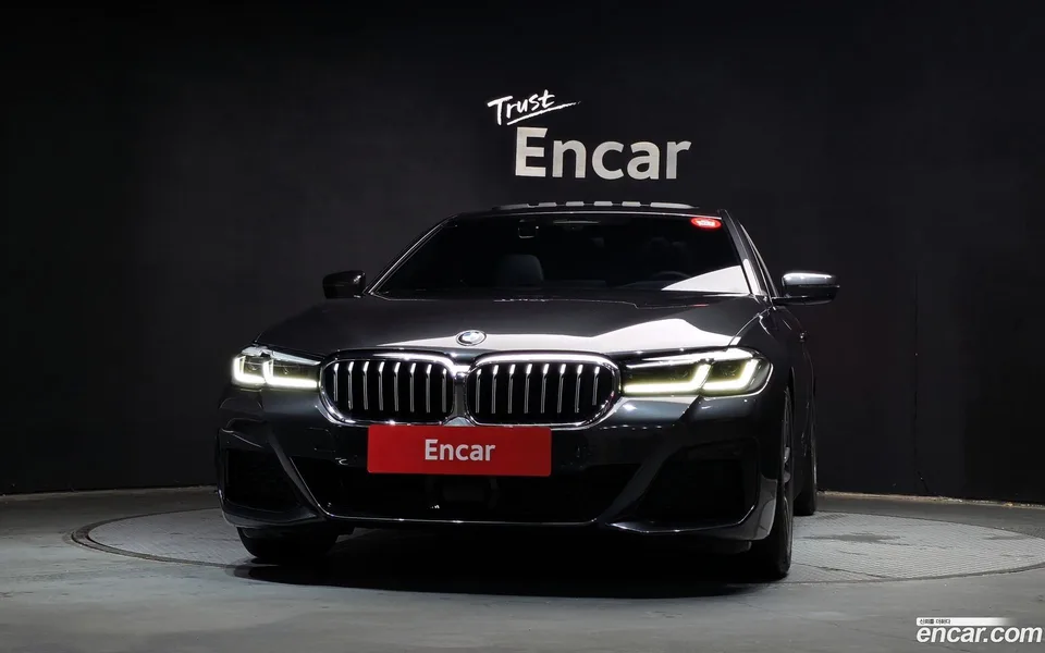 BMW 5 Series 520i M 2022 — thumbnail 3