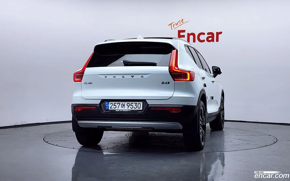 Volvo XC40 B4 2022 — thumbnail 4