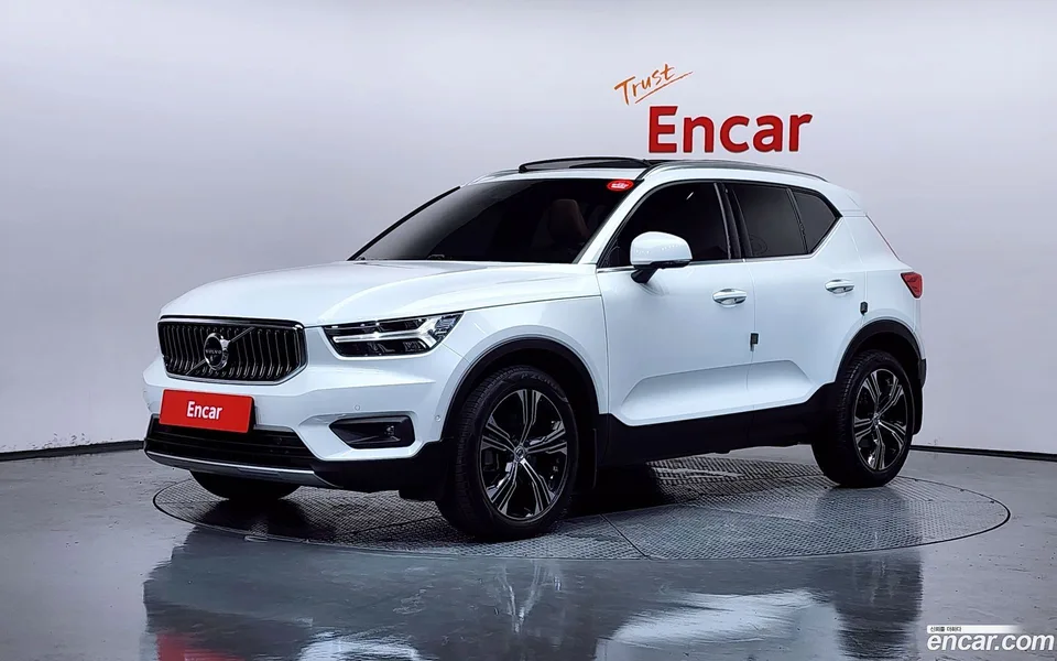 Volvo XC40 B4 2022 — photo 1, buy with delivery to Moscow