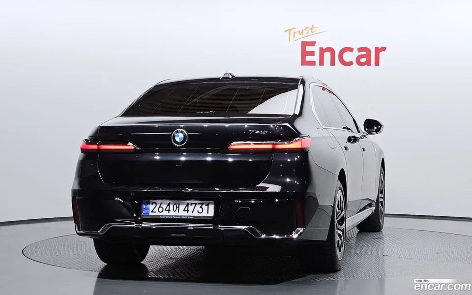 BMW 7 Series 740i sDrive M 2023 — thumbnail 4