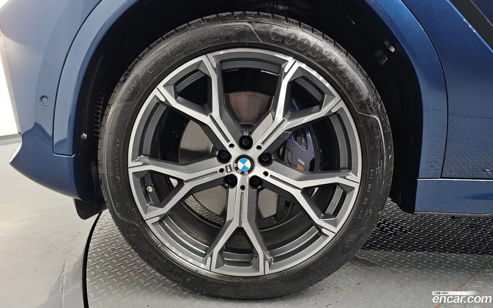 BMW X6 xDrive40i M 2023 — thumbnail 2