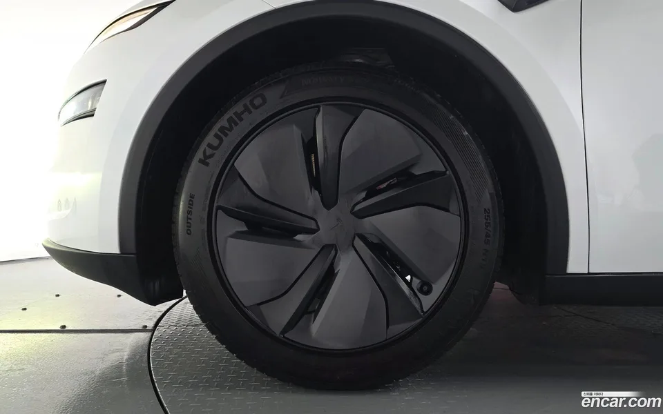 Tesla Model Y RWD 2025 — thumbnail 5