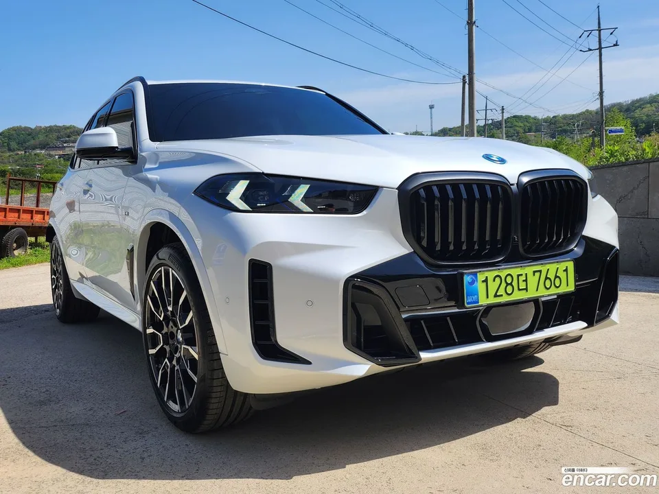 BMW X5 xDrive 50e M 2026 — photo 1, buy with delivery to Moscow