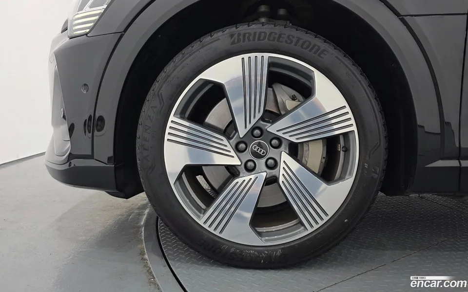 Audi e-tron 55 2023 — thumbnail 5