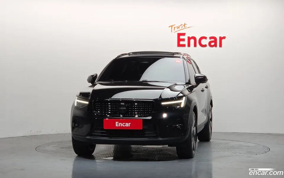 Volvo XC40 B4 2025 — thumbnail 3