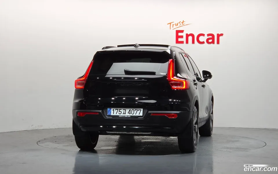 Volvo XC40 B4 2025 — thumbnail 4