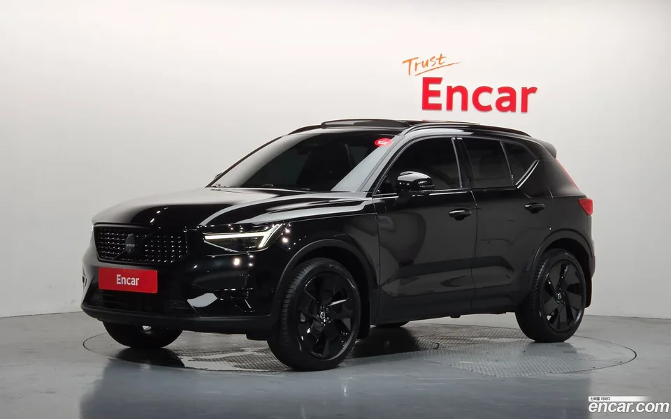 Volvo XC40 B4 2025 — photo 1, buy with delivery to Moscow