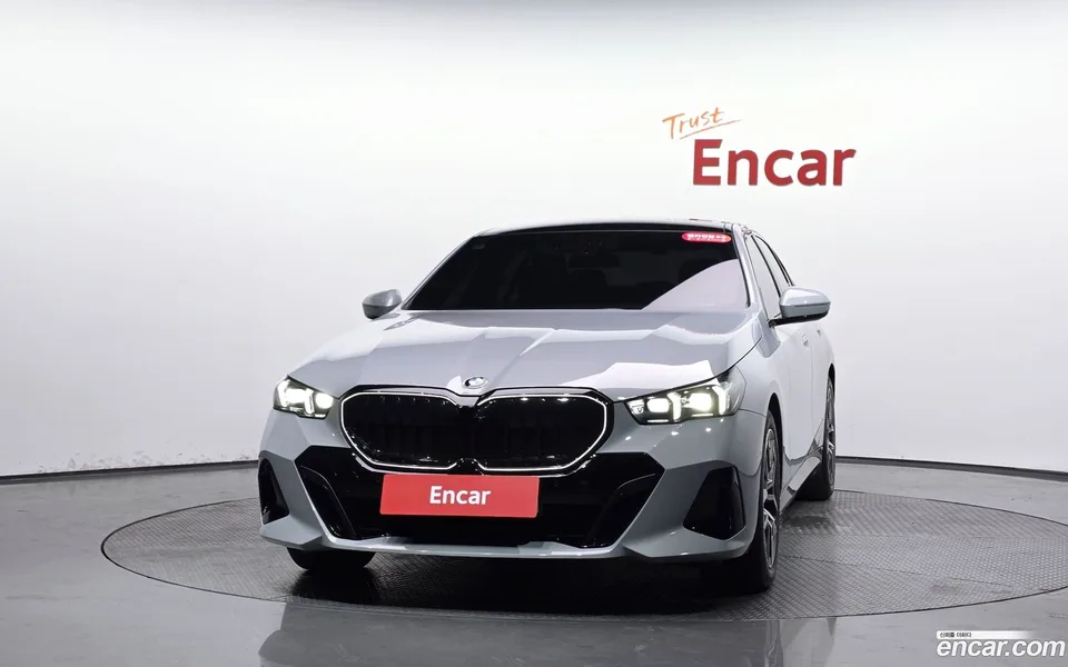 BMW 5 Series 520i 2025 — thumbnail 3