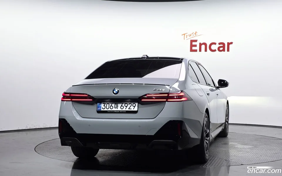 BMW 5 Series 520i 2025 — thumbnail 4