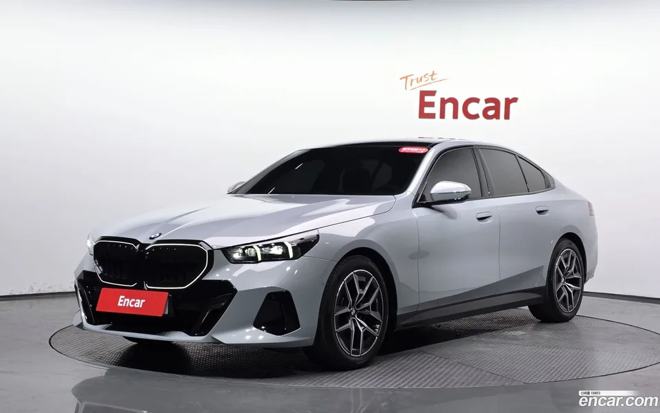BMW 5 Series 520i 2025 — photo 1, buy with delivery to Moscow