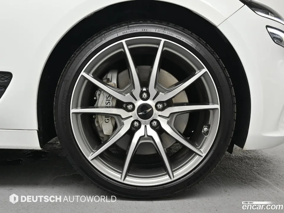 Genesis G70 3.3T 2WD 2023 — thumbnail 5