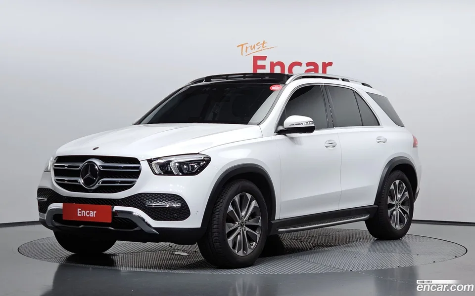 Mercedes-Benz GLE-Class GLE300d 4MATIC 2023 — фото 1, купить с доставкой в Москву