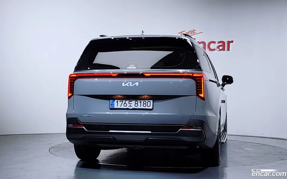 Kia Carnival 9 2023 — thumbnail 4