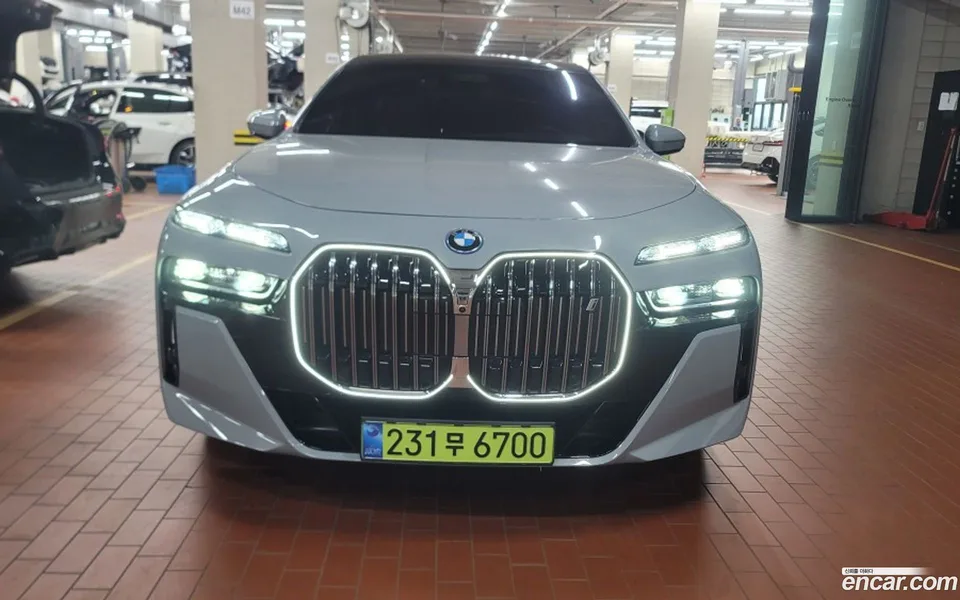 BMW i7 xDrive 60 M 2025 — миниатюра 3