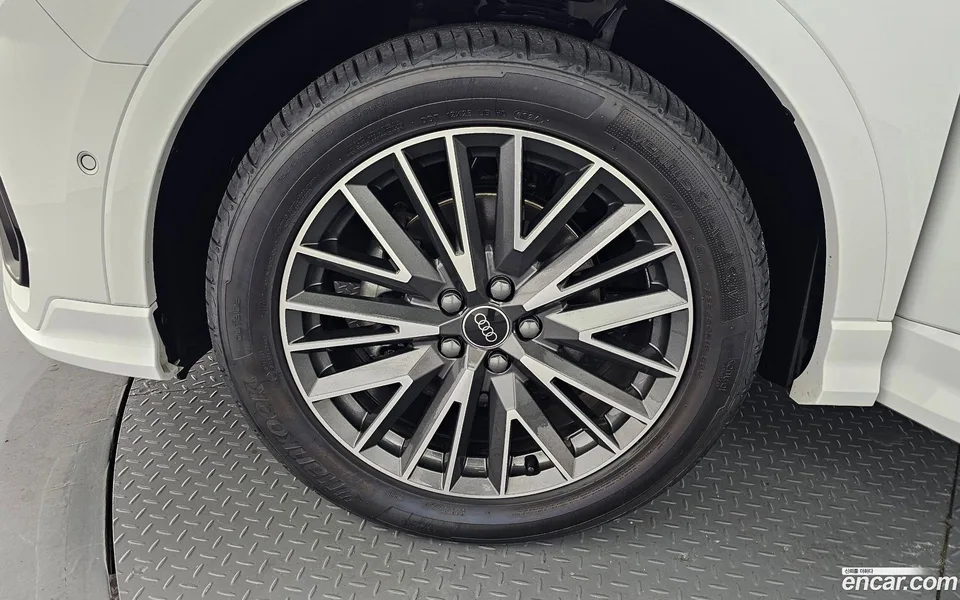 Audi Q3 35 TDI 2025 — thumbnail 2