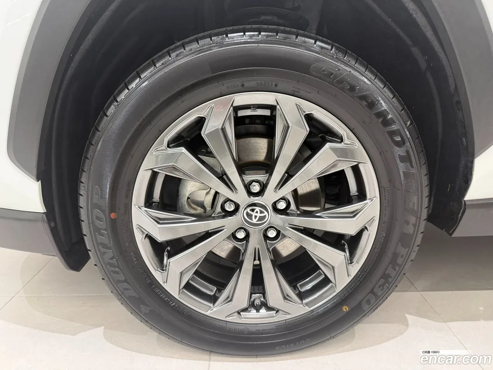 Toyota RAV4 2.5 4WD LTD 2025 — миниатюра 5