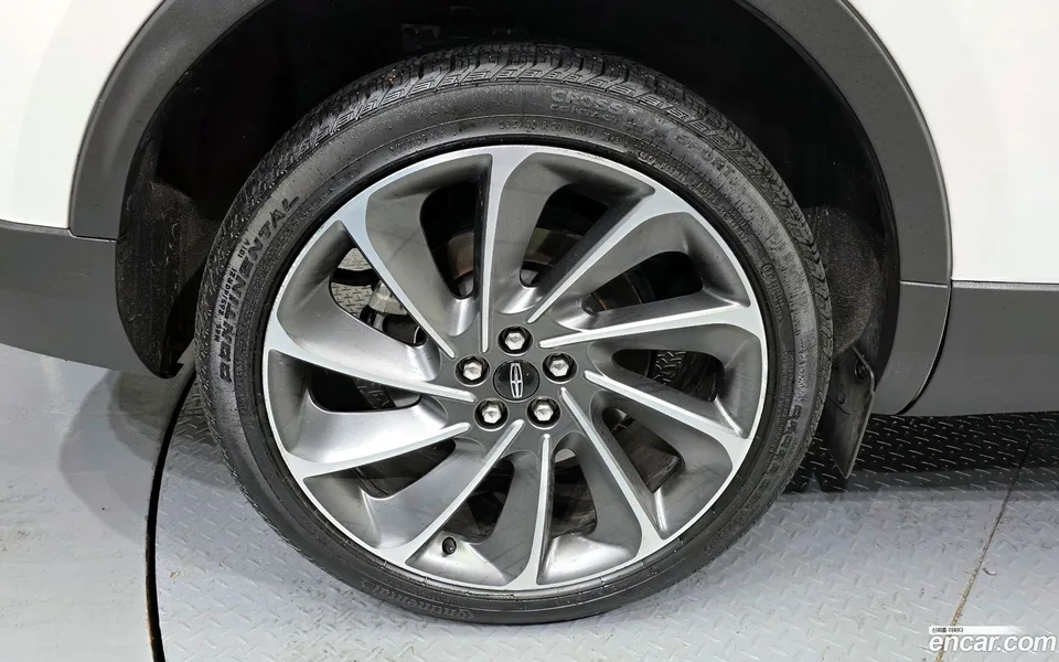 Lincoln 1 2.7 202A AWD 2023 — thumbnail 2