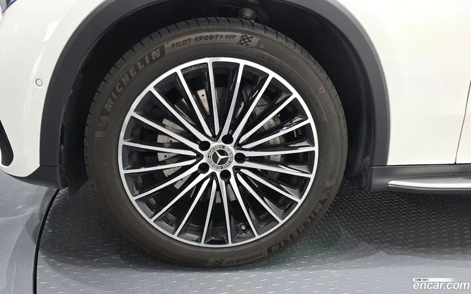 Mercedes-Benz GLC-Class GLC300 4MATIC AMG Line 2025 — thumbnail 2