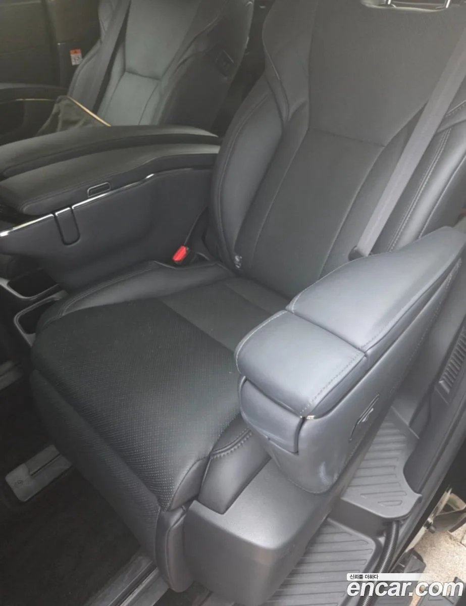 Toyota Alphard 2.5 HEV AWD 2025 — thumbnail 2