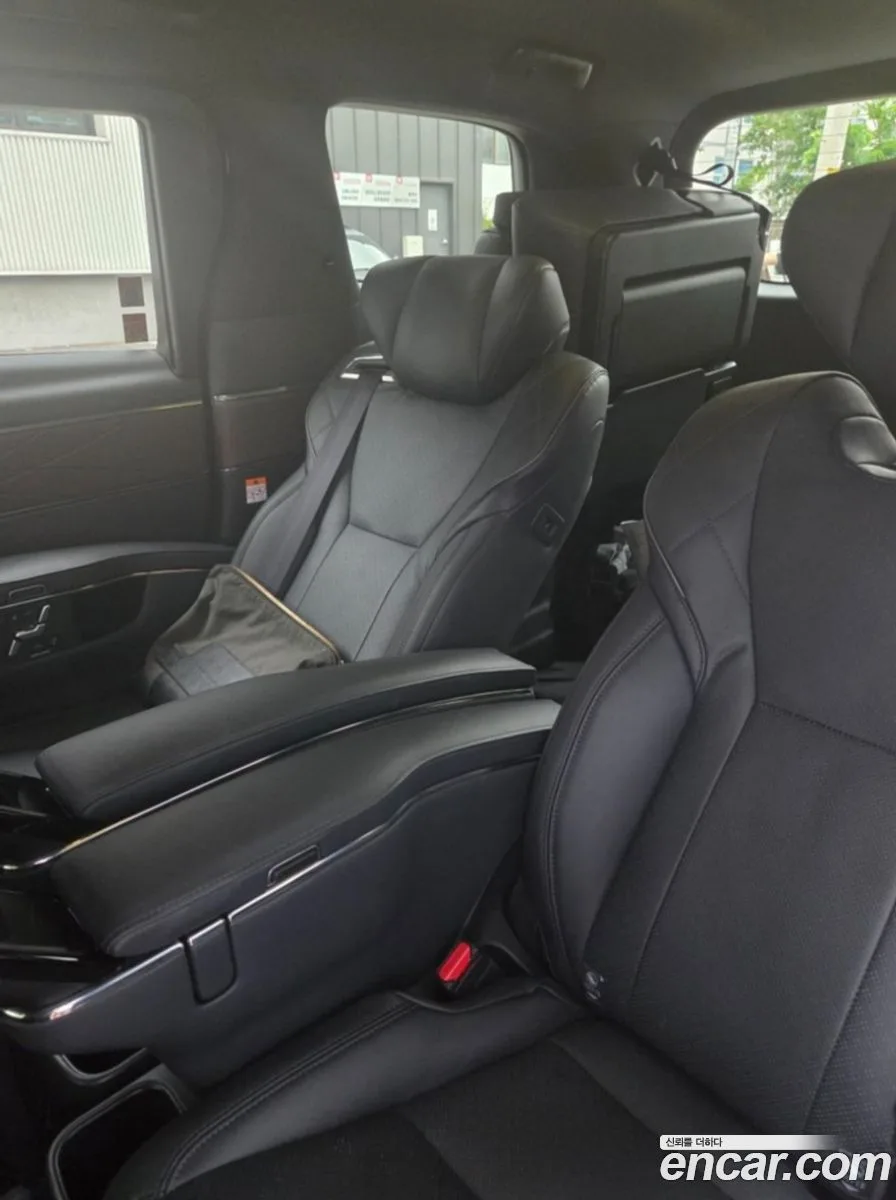 Toyota Alphard 2.5 HEV AWD 2025 — thumbnail 4