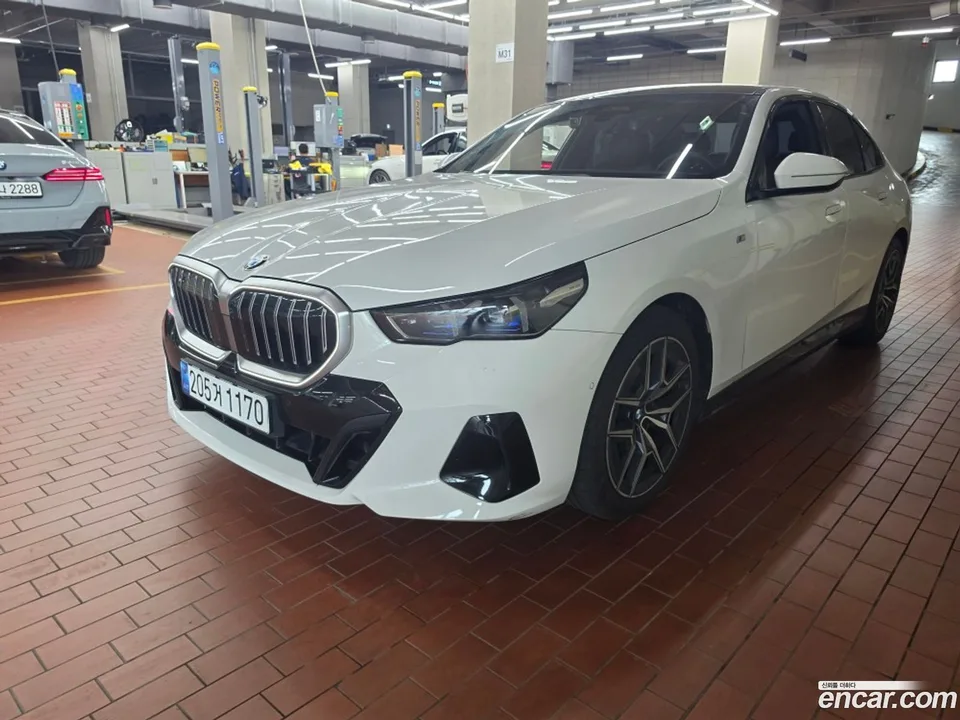 BMW 5 Series 520i M 2025 — photo 1, buy with delivery to Moscow